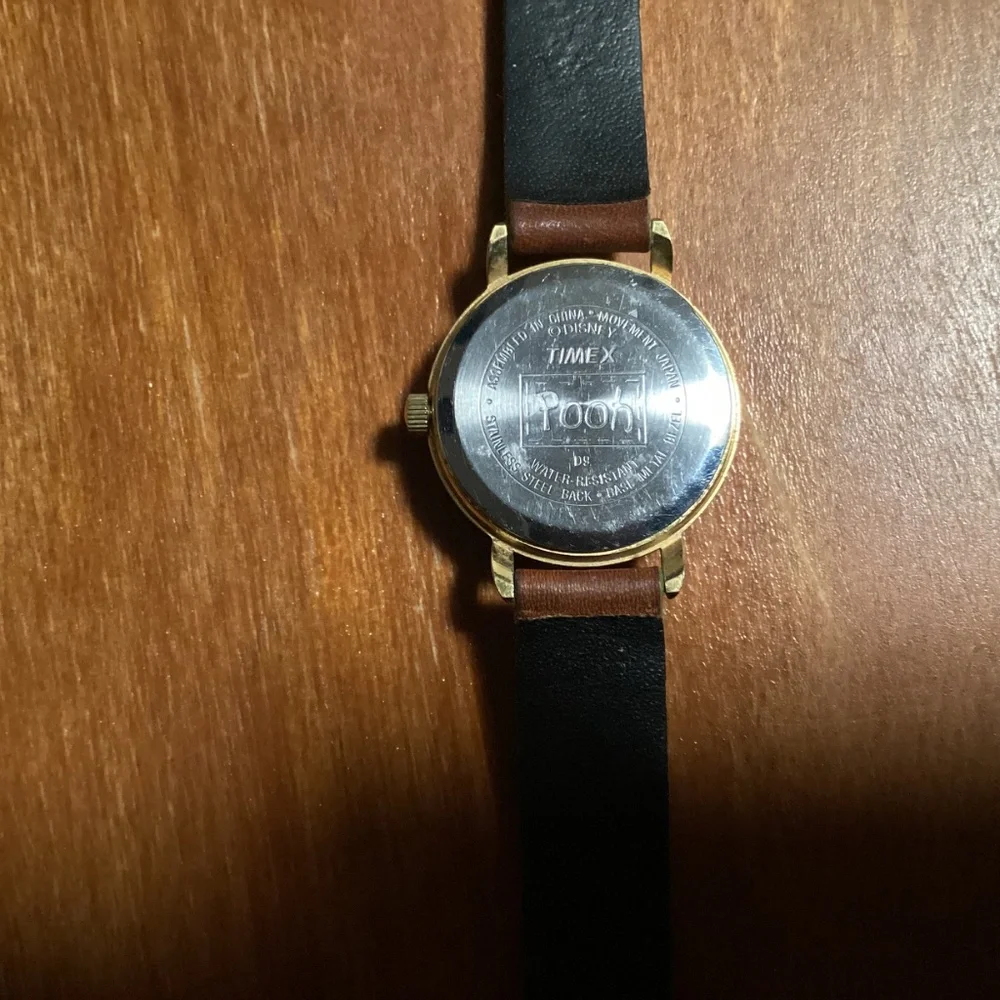 Vintage Timex Disney Winnie the Pooh Watch Brown Leather Band Bee Second Hand